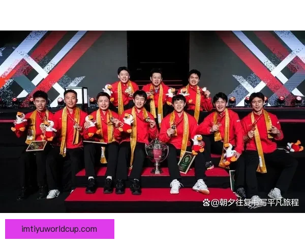 中国队3比1战胜法国队第十二次捧起汤姆斯杯全队围圈庆祝